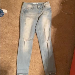 Ripped skinny jeans. Only worn once!